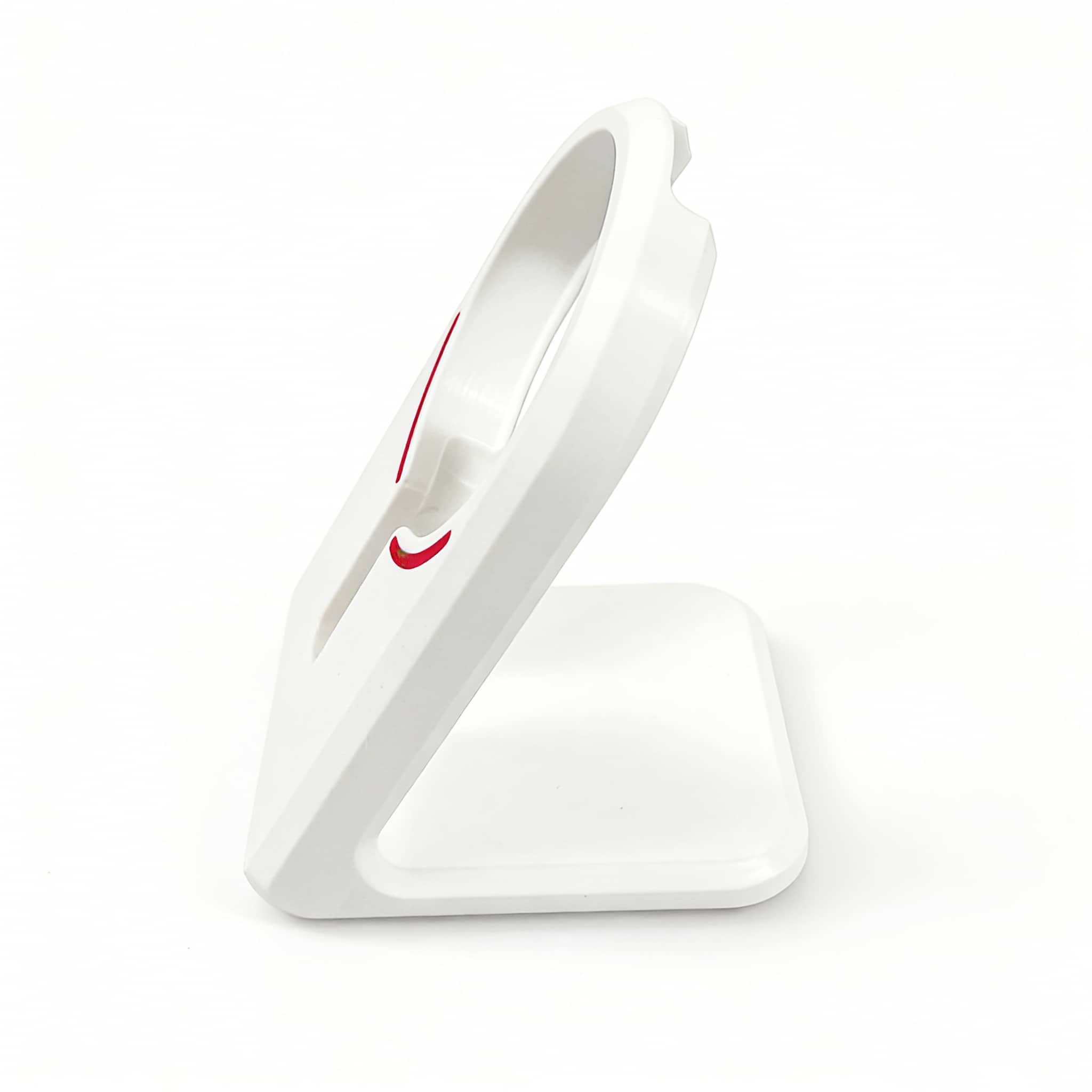 Pure side profile of the customized white stand holding the OnePlus AirVOOC 50W Magnetic Charger, illustrating the optimal viewing angle.